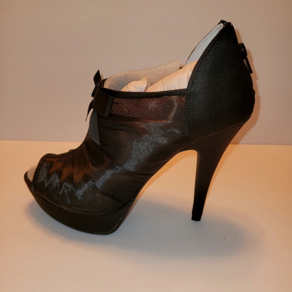 Vera Wang Platform Shootie